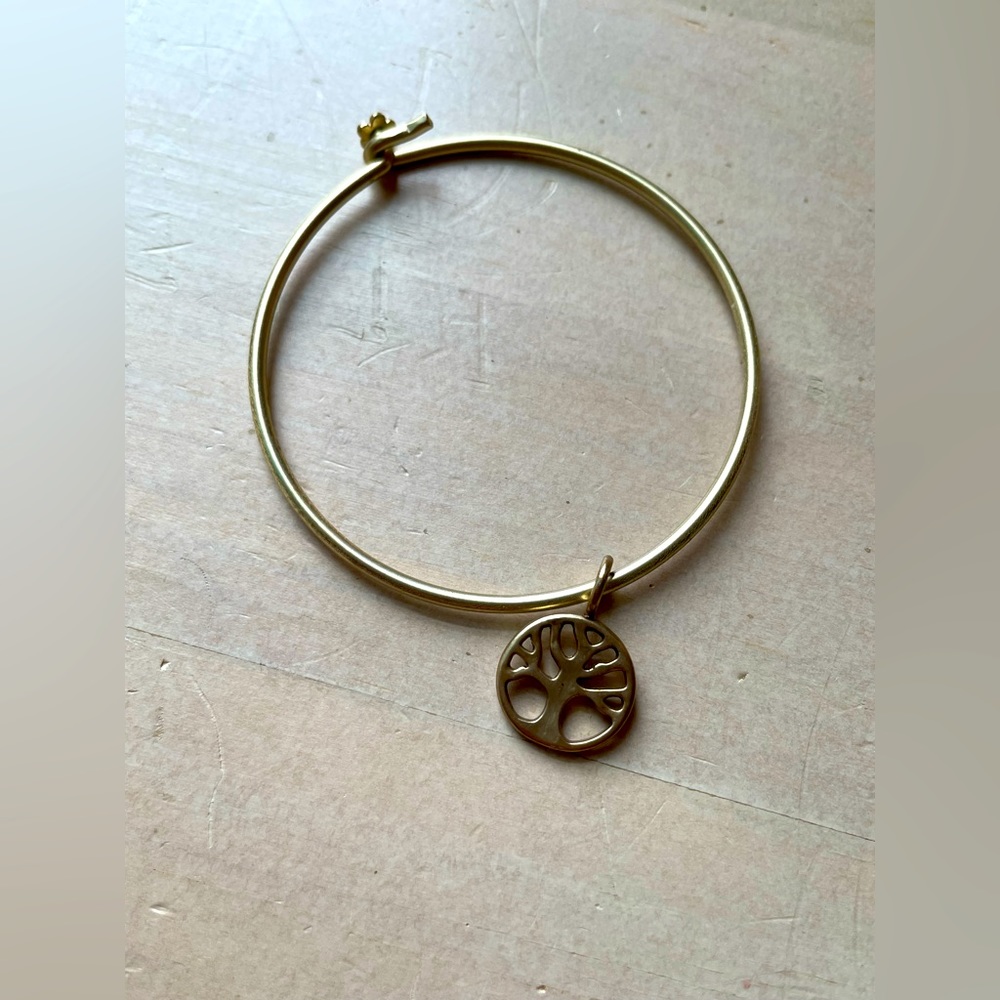 Women’s bangle bracelet with tree of life charm gold